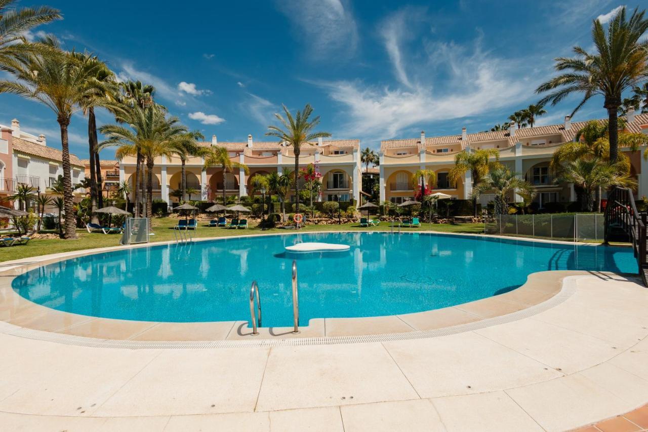 House With Sea And Mountain Views On The Beach, Bahia De Marbella