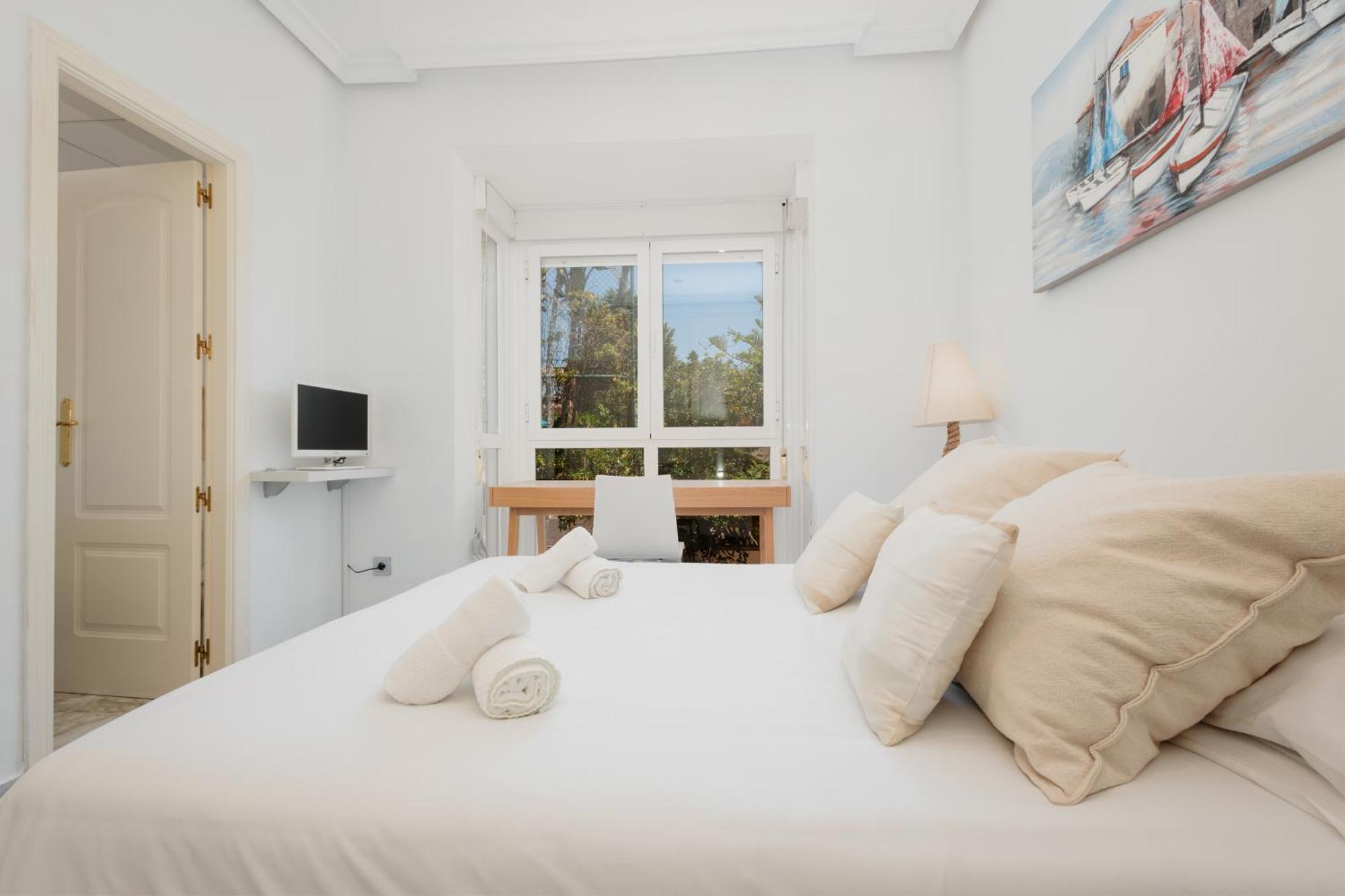 Holiday home House With Sea And Mountain Views On The Beach, Bahia De *