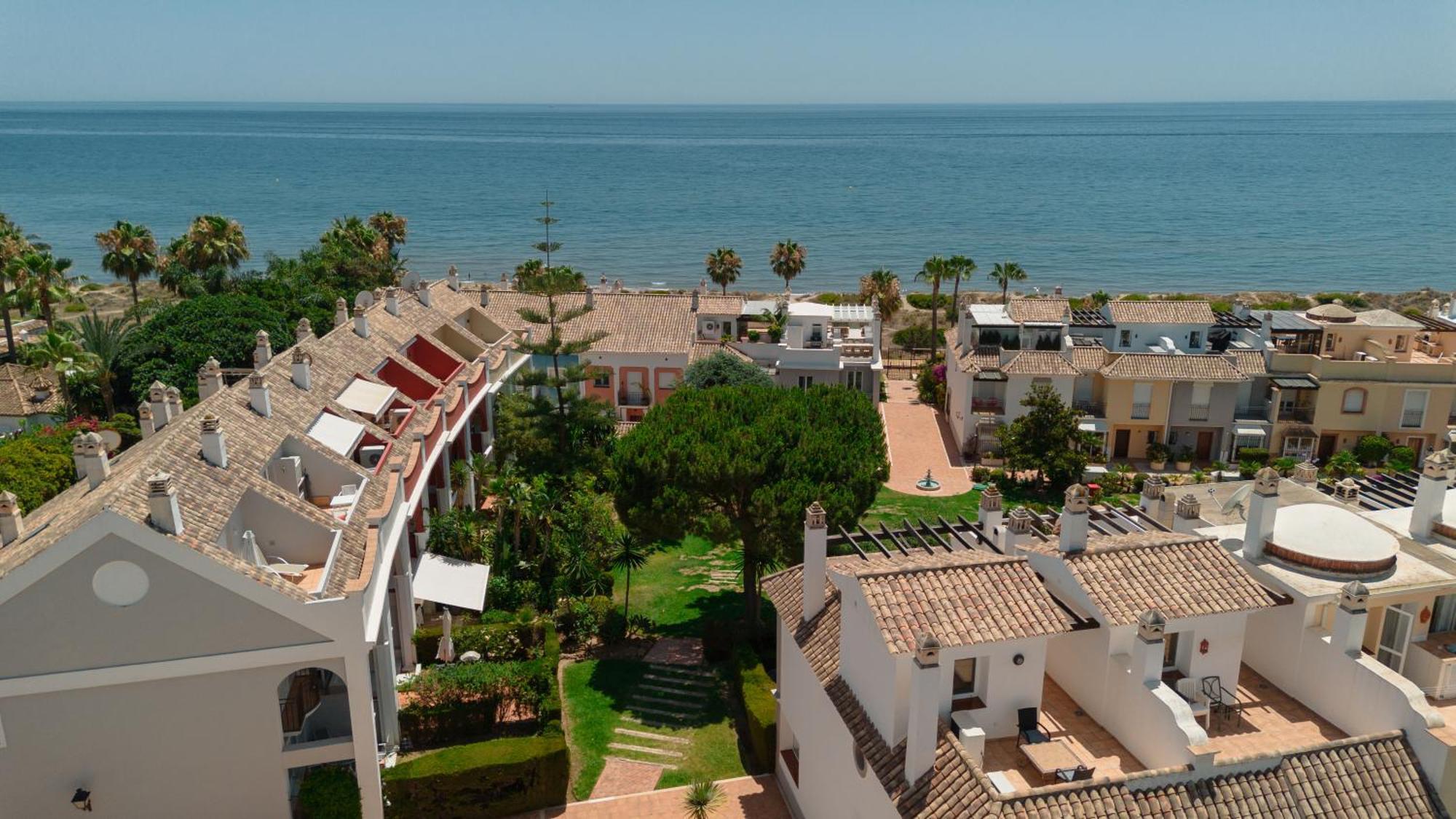 House With Sea And Mountain Views On The Beach, Bahia De Holiday home