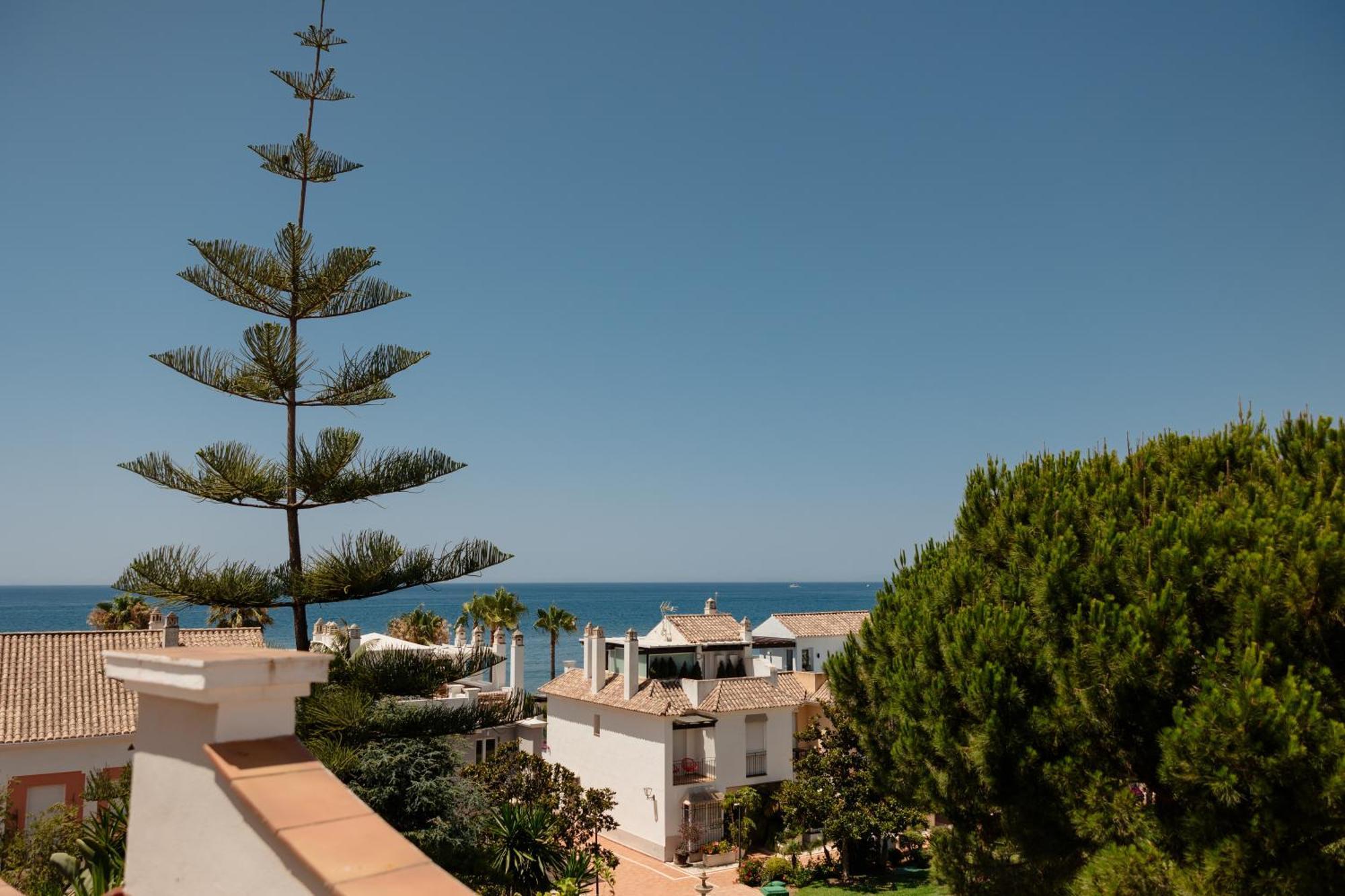 House With Sea And Mountain Views On The Beach, Bahia De Holiday home