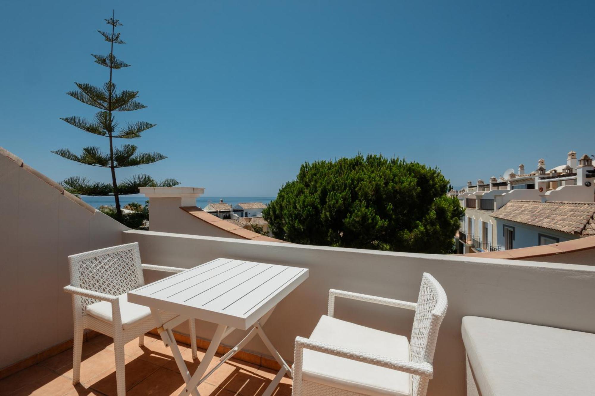 House With Sea And Mountain Views On The Beach, Bahia De Holiday home Marbella